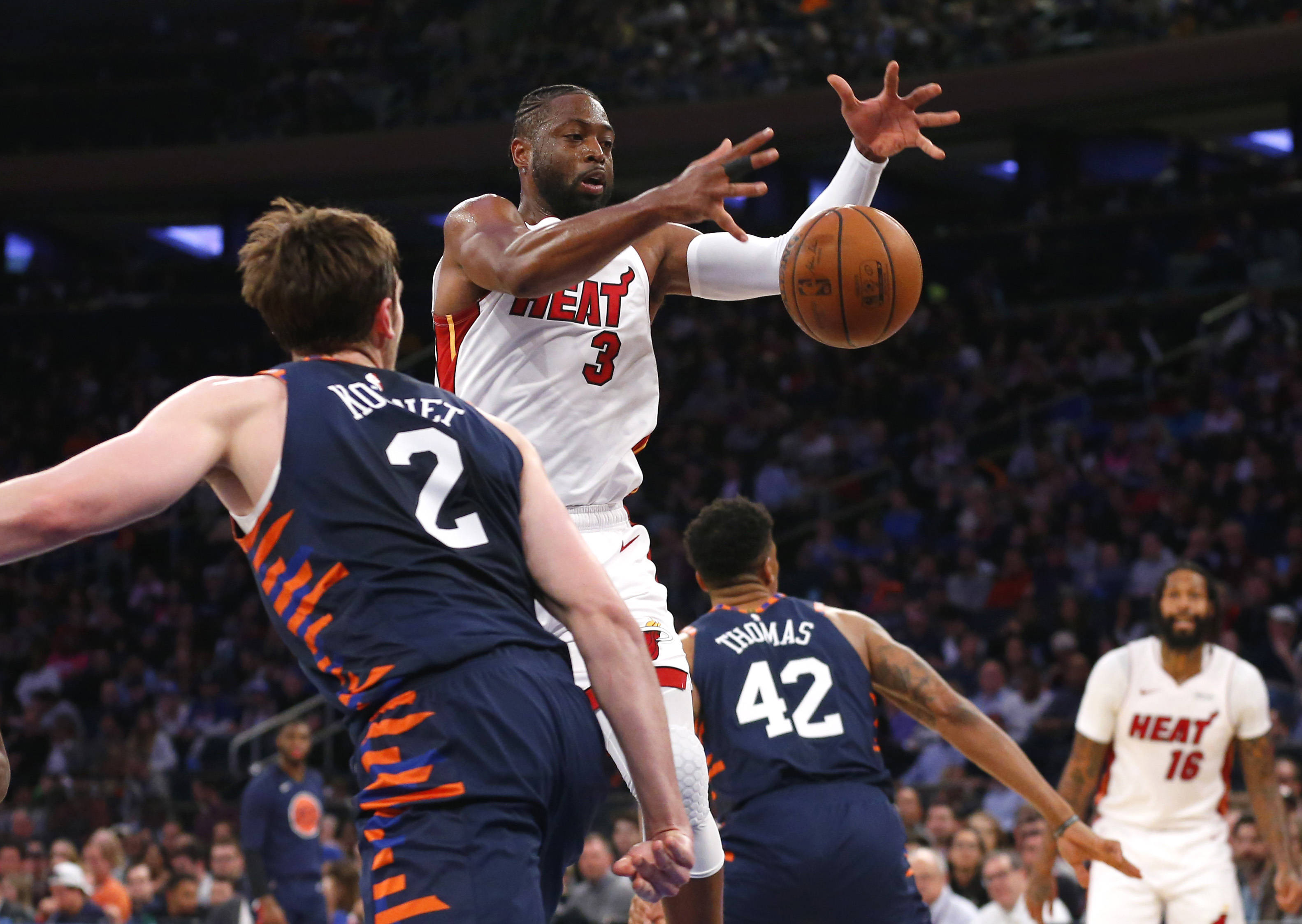  生死战分区决赛焦点战！金州勇士迎战纽约尼克斯，惊险或上演